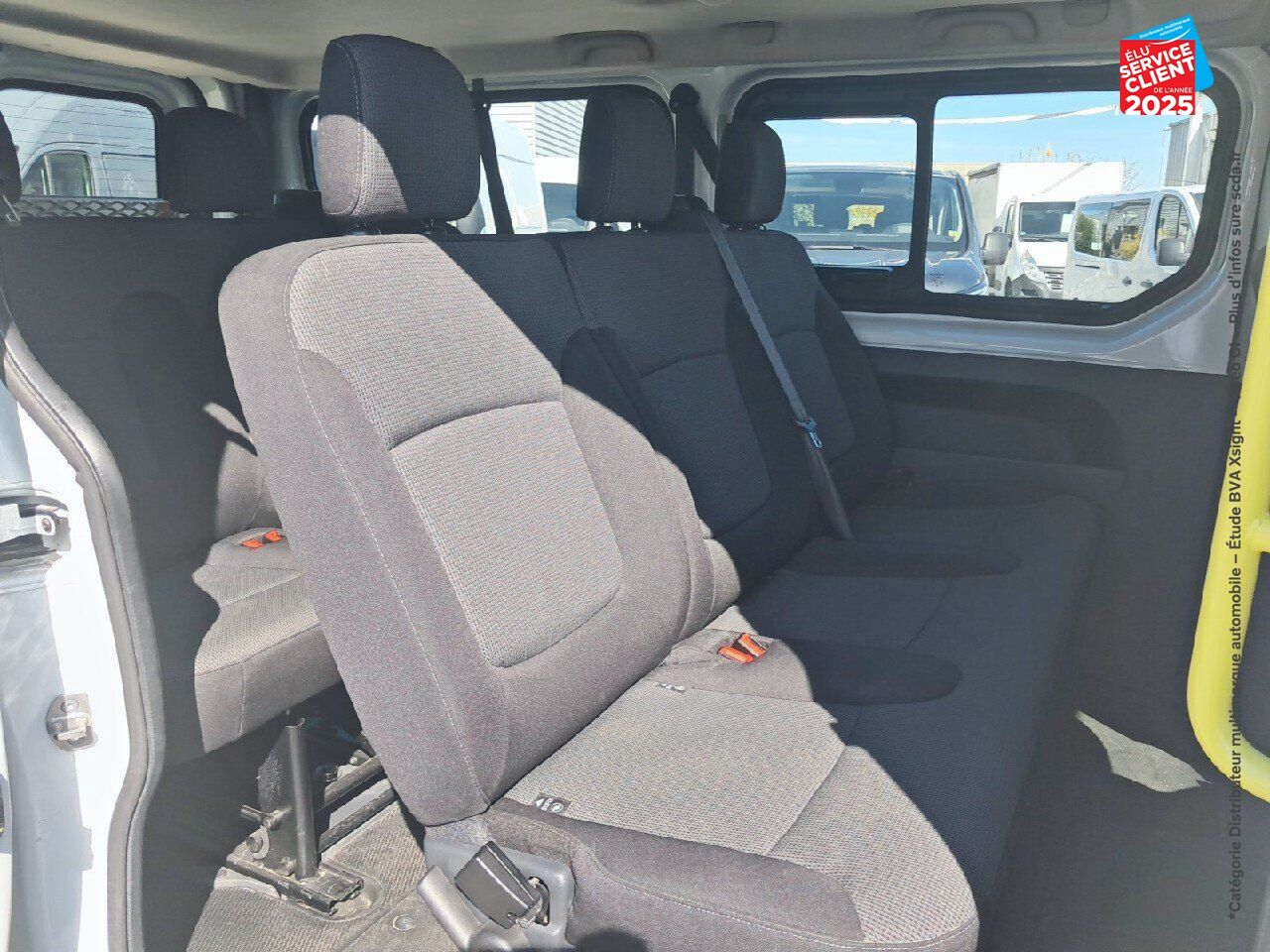 Véhicule d'occasion RENAULT TRAFIC COMBI L2 2.0 DCI 120CH S/S ZEN 8 PLACES 6CV chez Opel Verdun