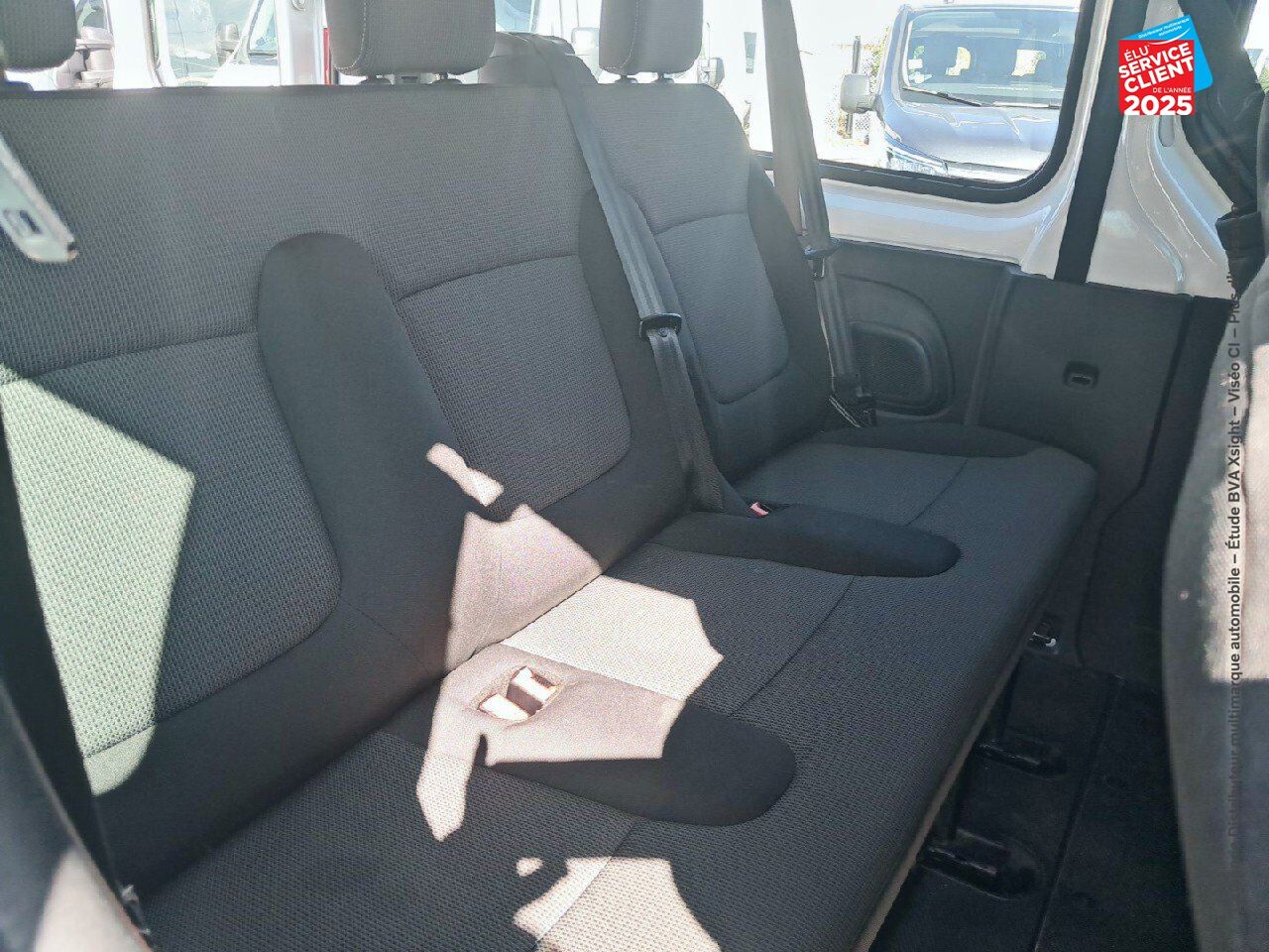 Véhicule d'occasion RENAULT TRAFIC COMBI L2 2.0 DCI 120CH S/S ZEN 8 PLACES 6CV chez Opel Verdun