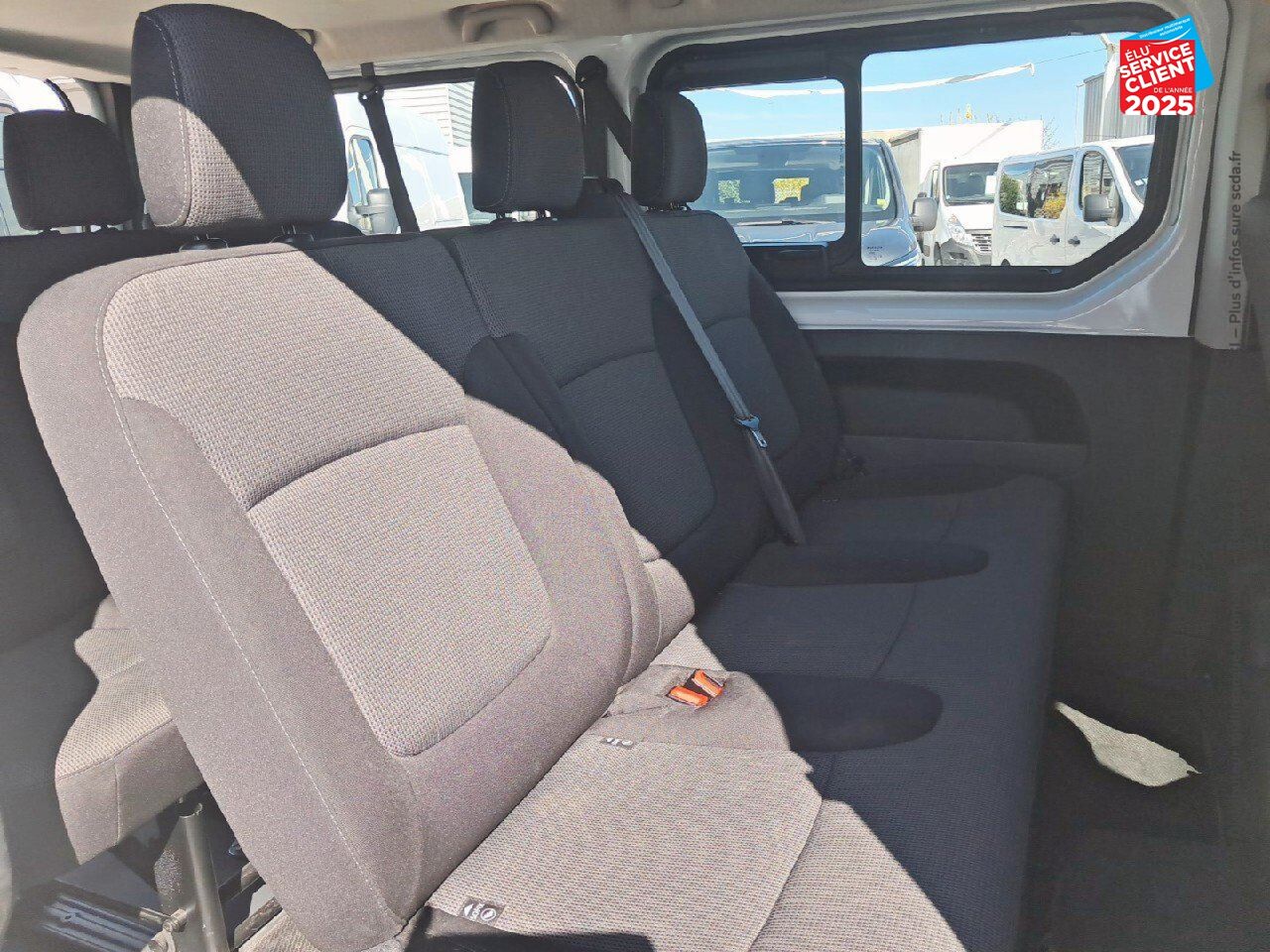 Véhicule d'occasion RENAULT TRAFIC COMBI L2 2.0 DCI 120CH S/S ZEN 8 PLACES 6CV chez Opel Verdun