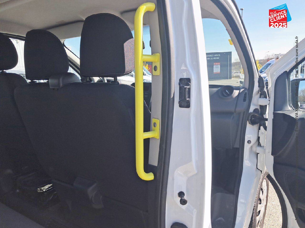 Véhicule d'occasion RENAULT TRAFIC COMBI L2 2.0 DCI 120CH S/S ZEN 8 PLACES 6CV chez Opel Verdun