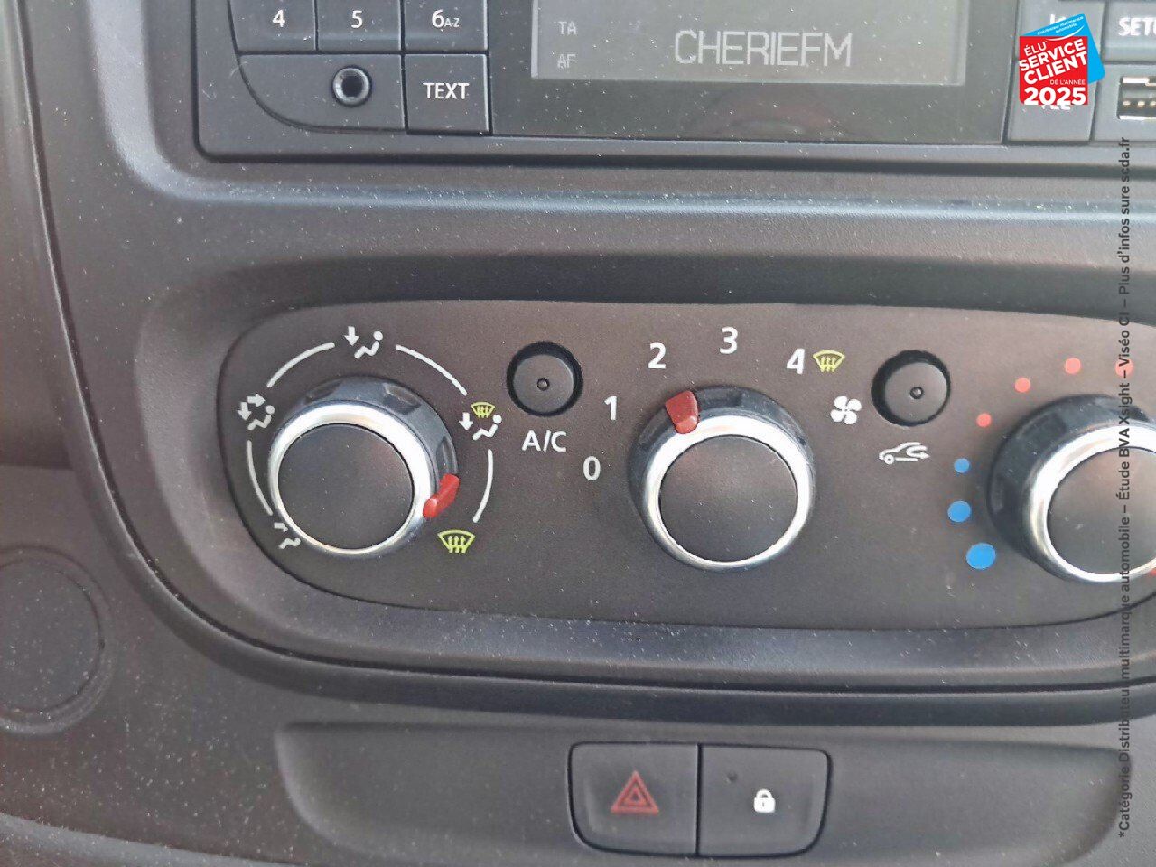 Véhicule d'occasion RENAULT TRAFIC COMBI L2 2.0 DCI 120CH S/S ZEN 8 PLACES 6CV chez Opel Verdun