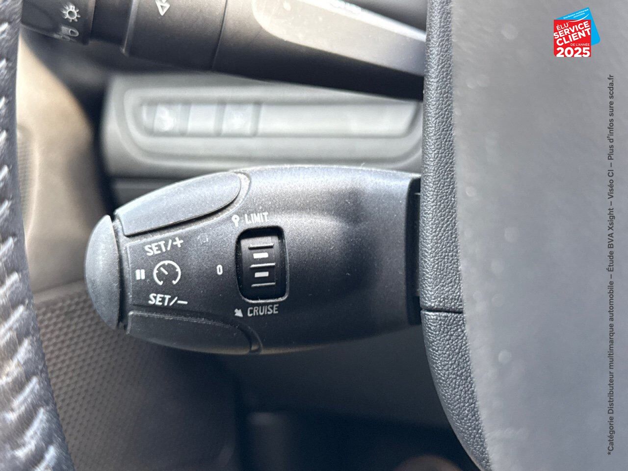 Véhicule d'occasion PEUGEOT 208 1.2 PURETECH 82CH E6.C SIGNATURE 5P chez Renault Colmar