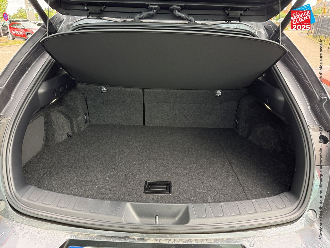 Véhicule d'occasion LEXUS UX 300H LUXE 2WD chez Volvo Reims