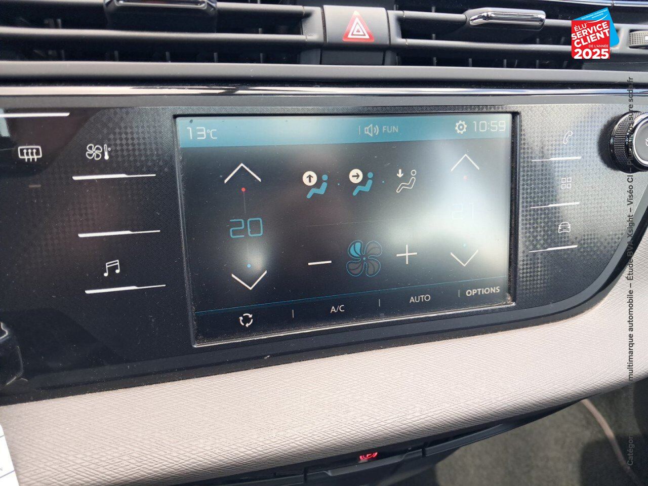 Véhicule d'occasion CITROEN C4 PICASSO PURETECH 130CH LIVE S/S TPANO SIEGES CHAUF RADAR AR ATTELAGE chez Renault Sélestat