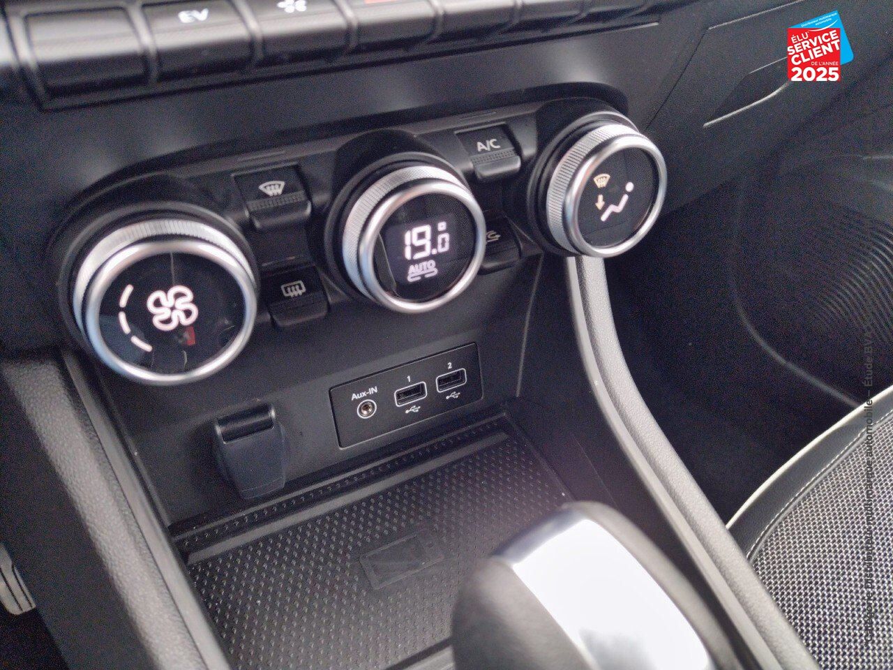 Véhicule d'occasion RENAULT CAPTUR 1.6 E-TECH HYBRIDE RECHARGEABLE 160CH TECHNO chez Opel Bar le Duc