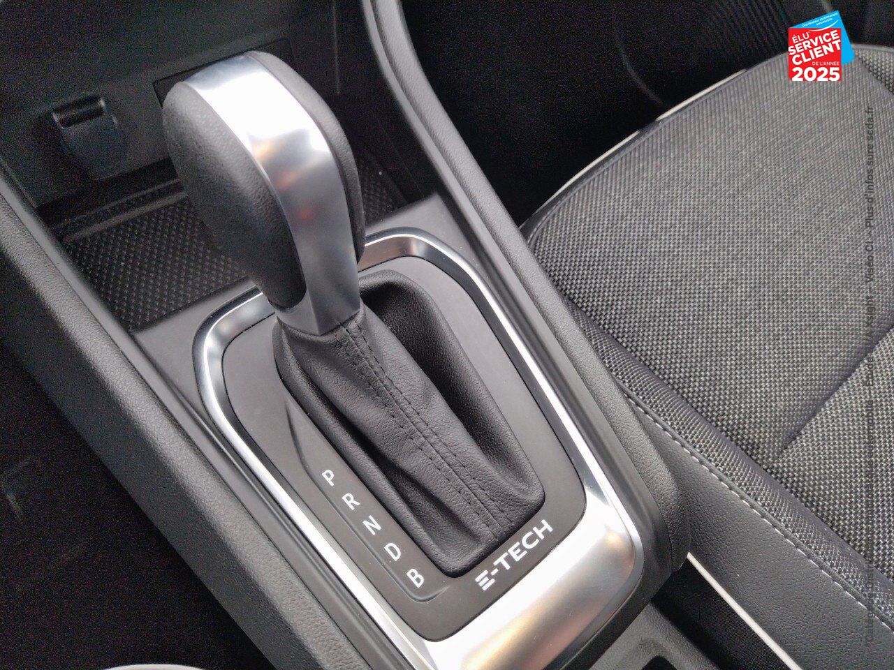 Véhicule d'occasion RENAULT CAPTUR 1.6 E-TECH HYBRIDE RECHARGEABLE 160CH TECHNO chez Opel Bar le Duc