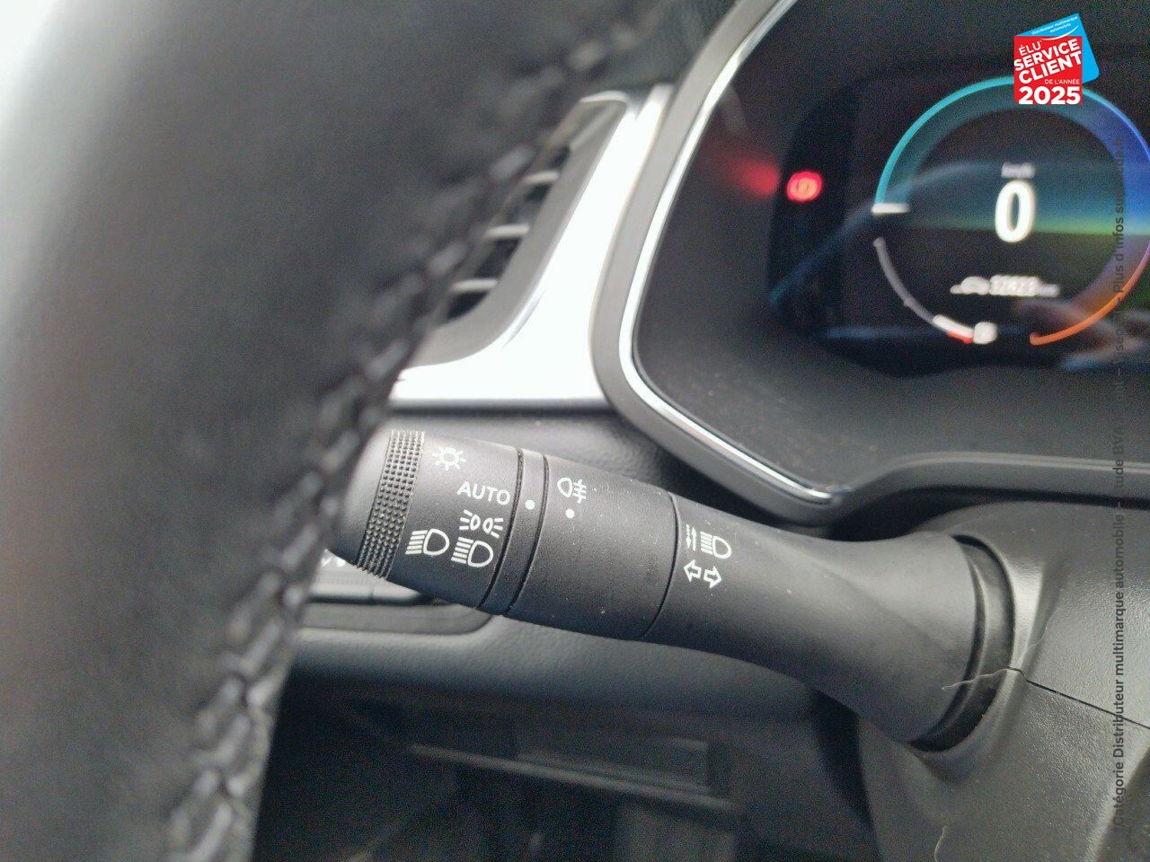 Véhicule d'occasion RENAULT CAPTUR 1.6 E-TECH HYBRIDE RECHARGEABLE 160CH TECHNO chez Opel Bar le Duc