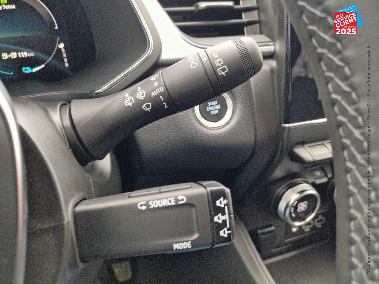 Véhicule d'occasion RENAULT CAPTUR 1.6 E-TECH HYBRIDE RECHARGEABLE 160CH TECHNO chez Opel Bar le Duc