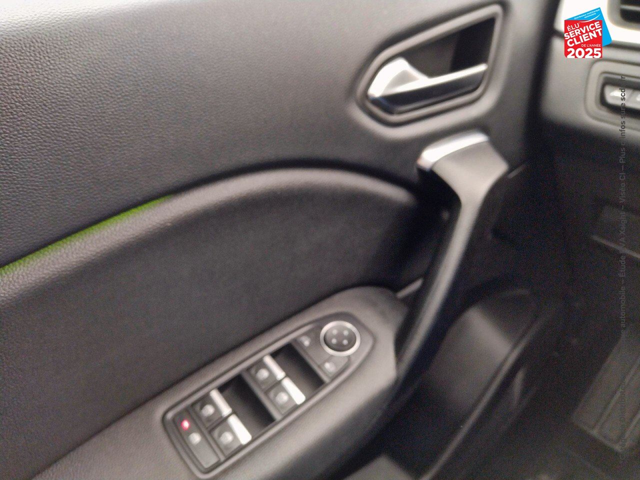 Véhicule d'occasion RENAULT CAPTUR 1.6 E-TECH HYBRIDE RECHARGEABLE 160CH TECHNO chez Opel Bar le Duc
