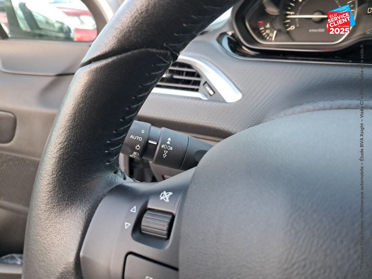 Véhicule d'occasion PEUGEOT 208 1.2 PURETECH 82CH STYLE 5P chez Toyota Saint Dizier