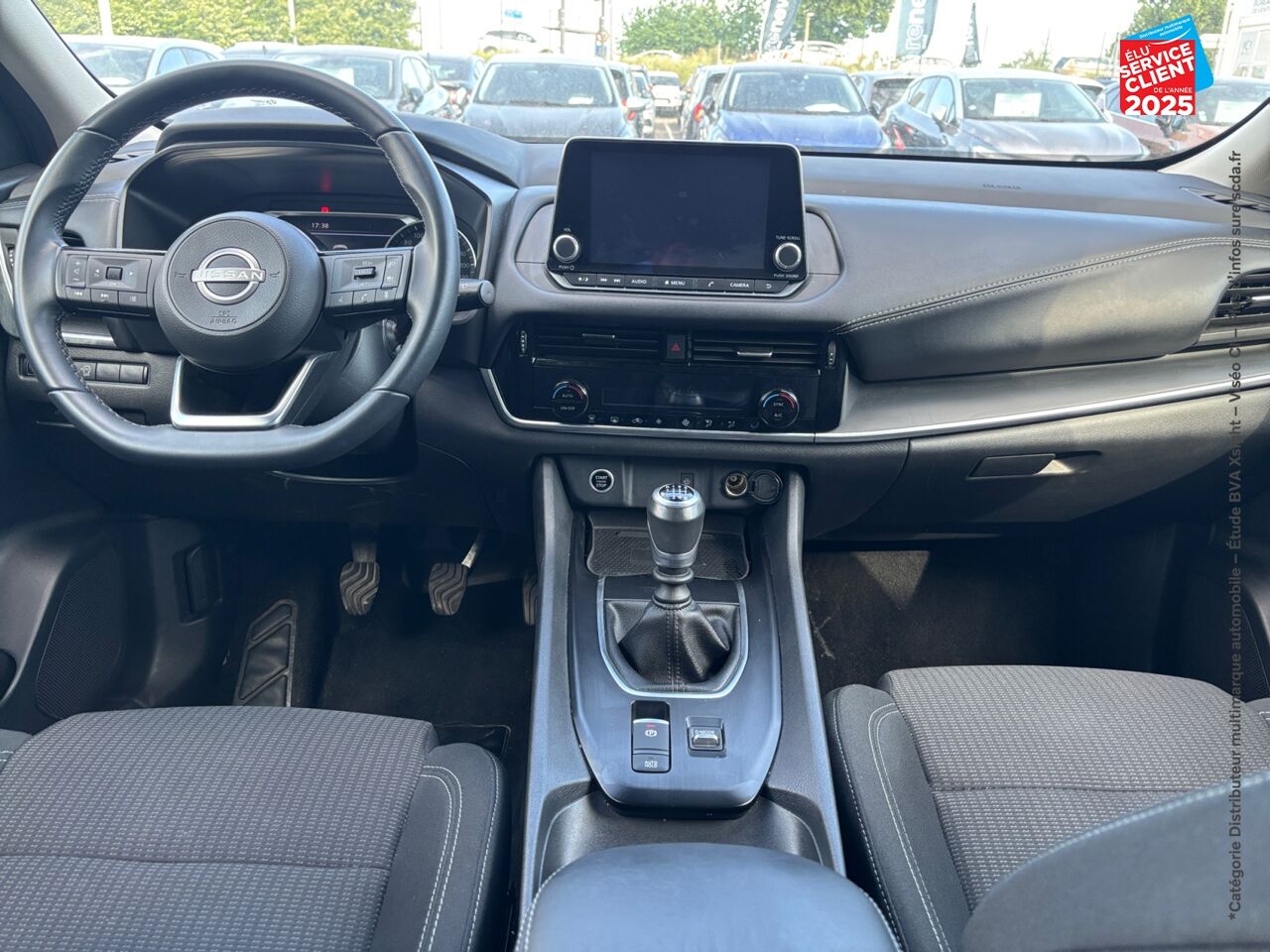 Véhicule d'occasion NISSAN QASHQAI 1.3 MILD HYBRID 140CH BUSINESS EDITION 2022 CAMERA chez Renault Saint-Louis