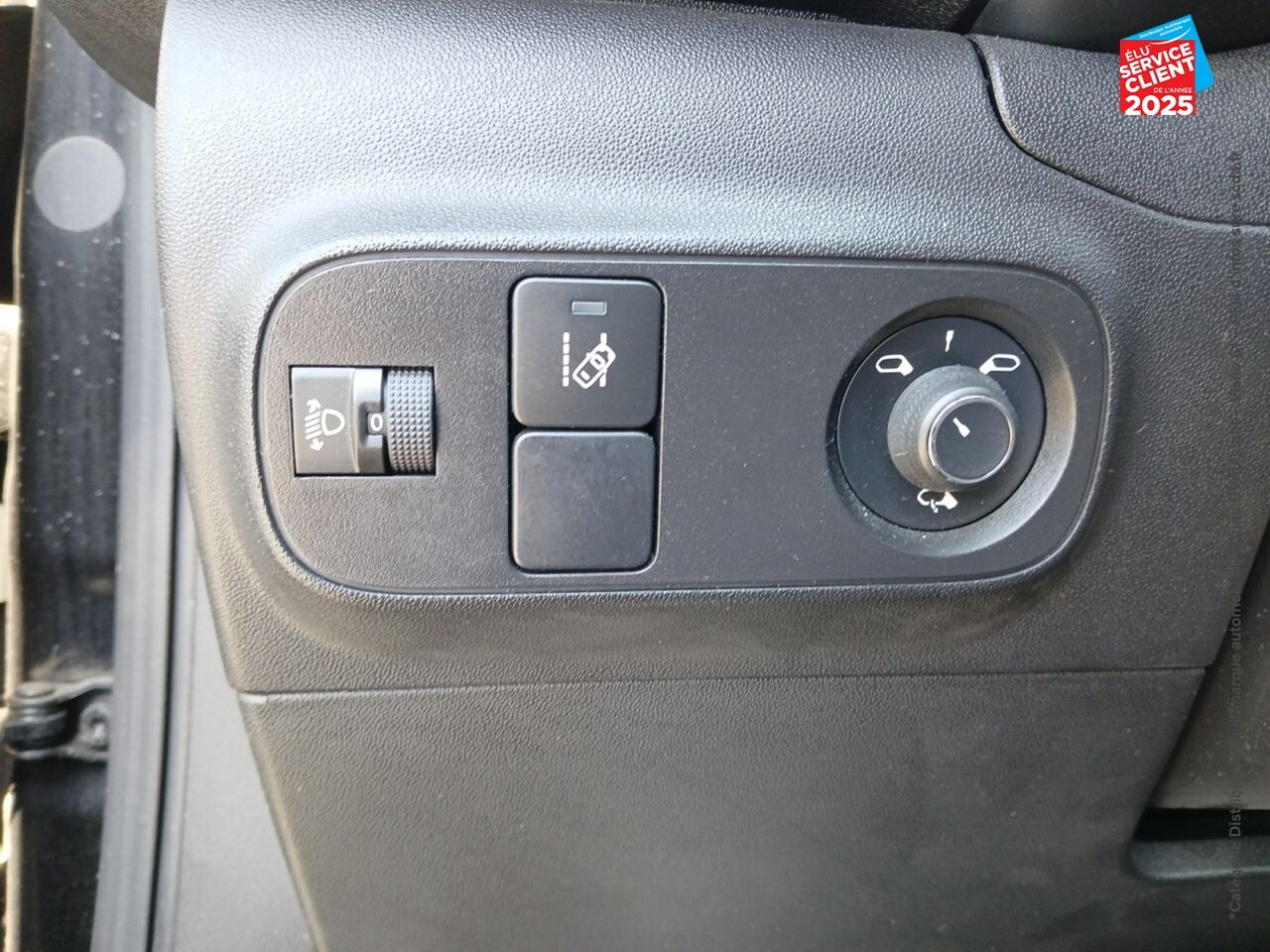 Véhicule d'occasion CITROEN C3 PURETECH 110CH SHINE SS E6.D-TEMP chez Renault Colmar