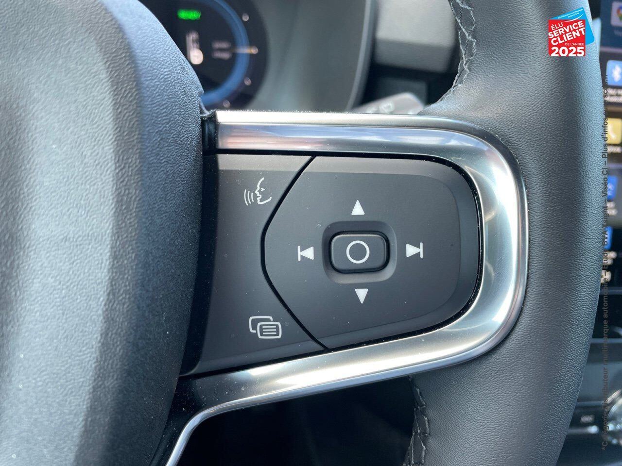 Véhicule d'occasion VOLVO XC40 RECHARGE 238CH ESSENTIAL chez BMW Besançon