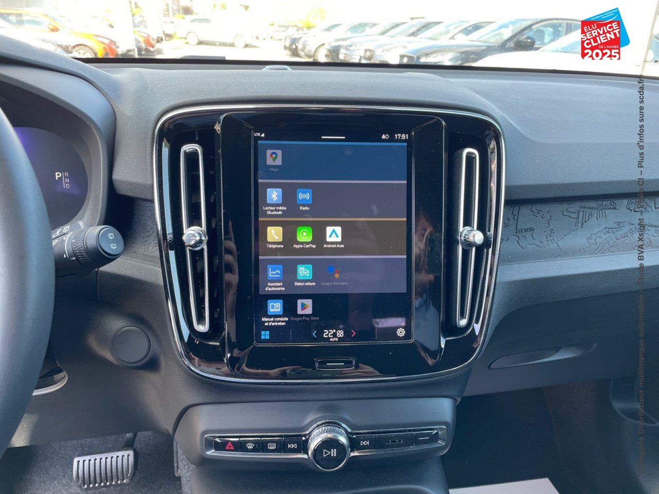 Véhicule d'occasion VOLVO XC40 RECHARGE 238CH ESSENTIAL chez BMW Besançon