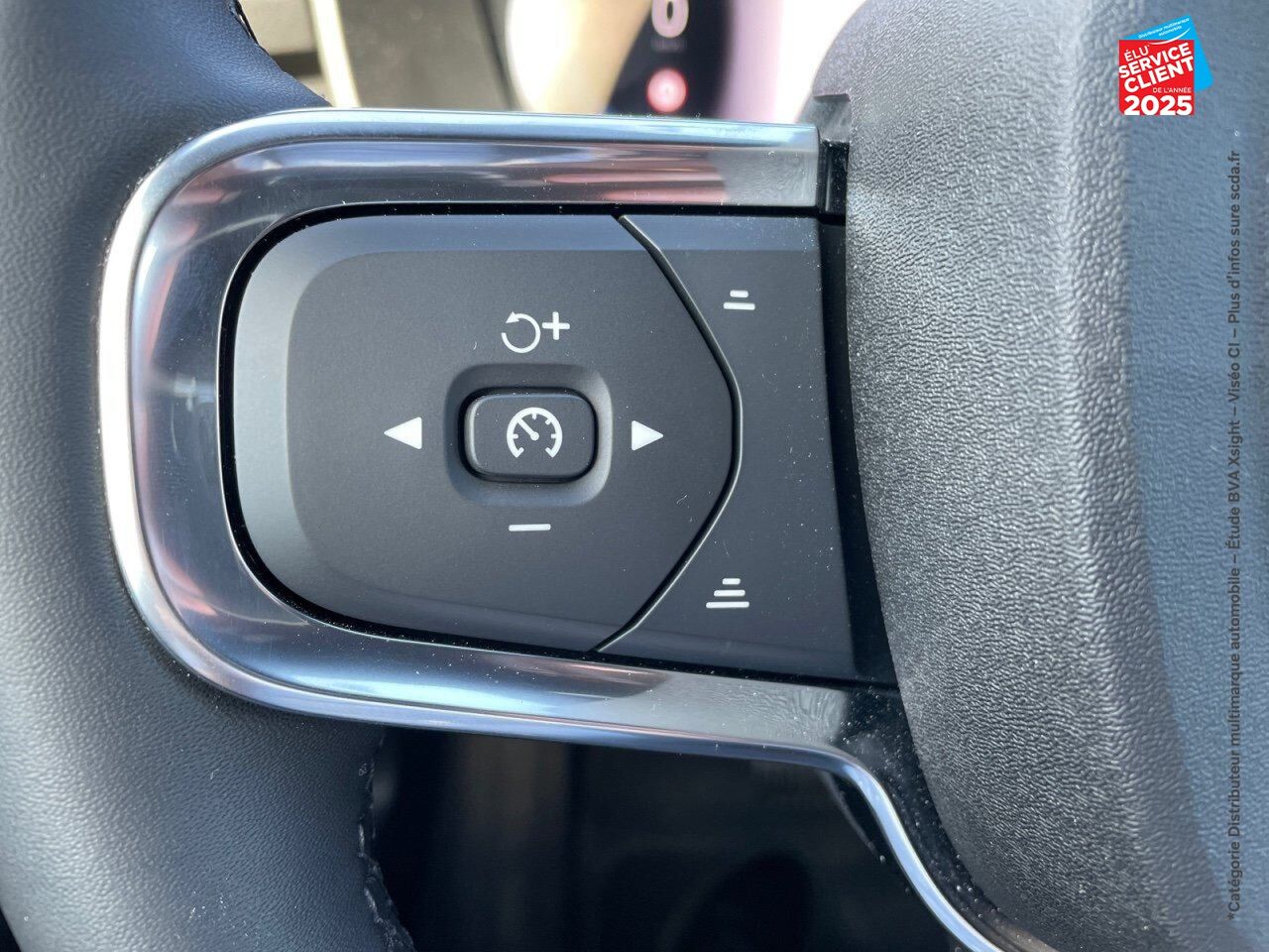 Véhicule d'occasion VOLVO XC40 RECHARGE 238CH ESSENTIAL chez BMW Besançon