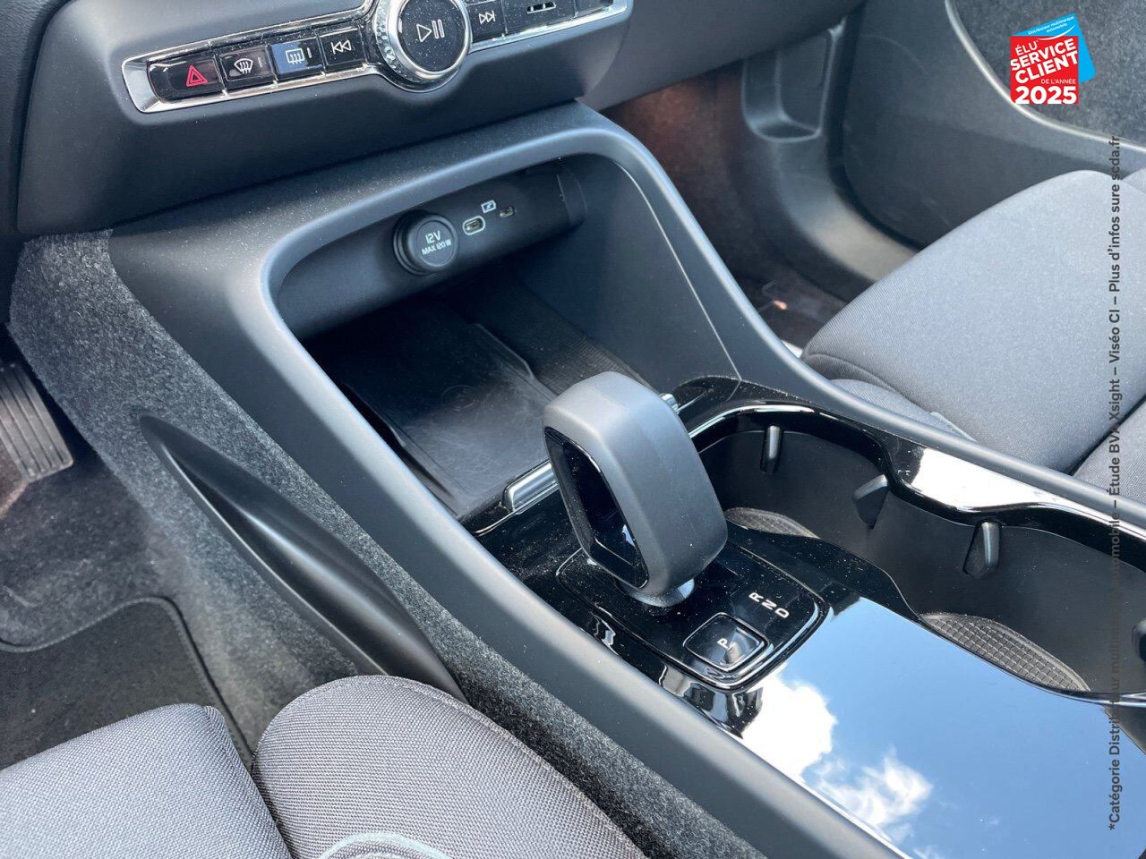 Véhicule d'occasion VOLVO XC40 RECHARGE 238CH ESSENTIAL chez BMW Besançon