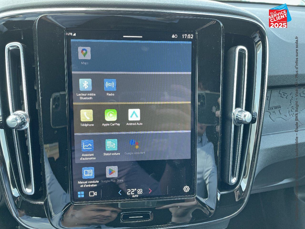 Véhicule d'occasion VOLVO XC40 RECHARGE 238CH ESSENTIAL chez BMW Besançon