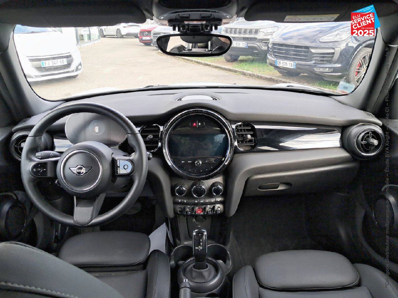 Véhicule d'occasion MINI MINI 5 PORTES COOPER 136CH EDITION PREMIUM BVA7 SIEGES CHAUF/CUIR GPS CAMERA CARPLAY chez Renault Saint-Louis