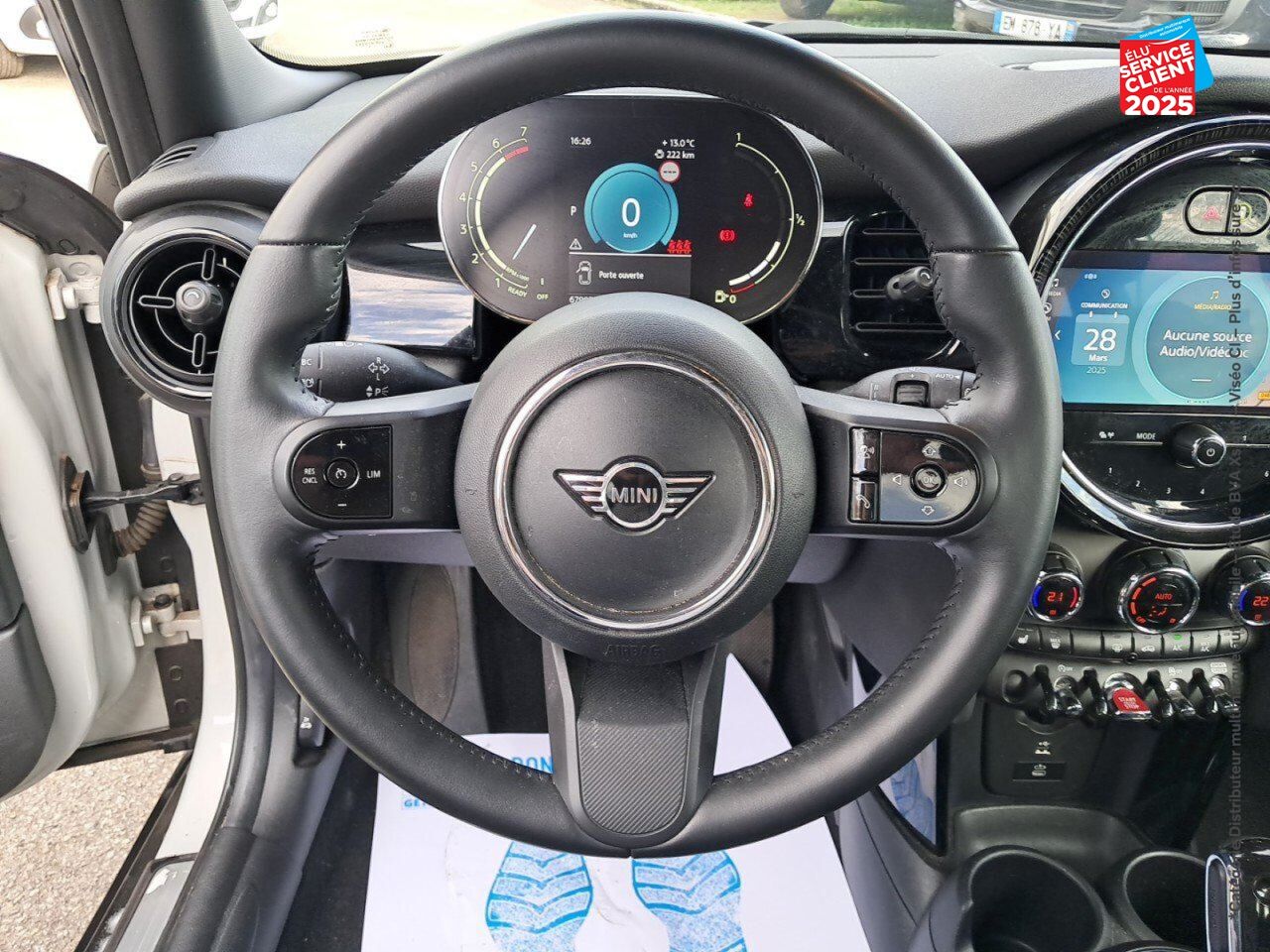 Véhicule d'occasion MINI MINI 5 PORTES COOPER 136CH EDITION PREMIUM BVA7 SIEGES CHAUF/CUIR GPS CAMERA CARPLAY chez Renault Saint-Louis