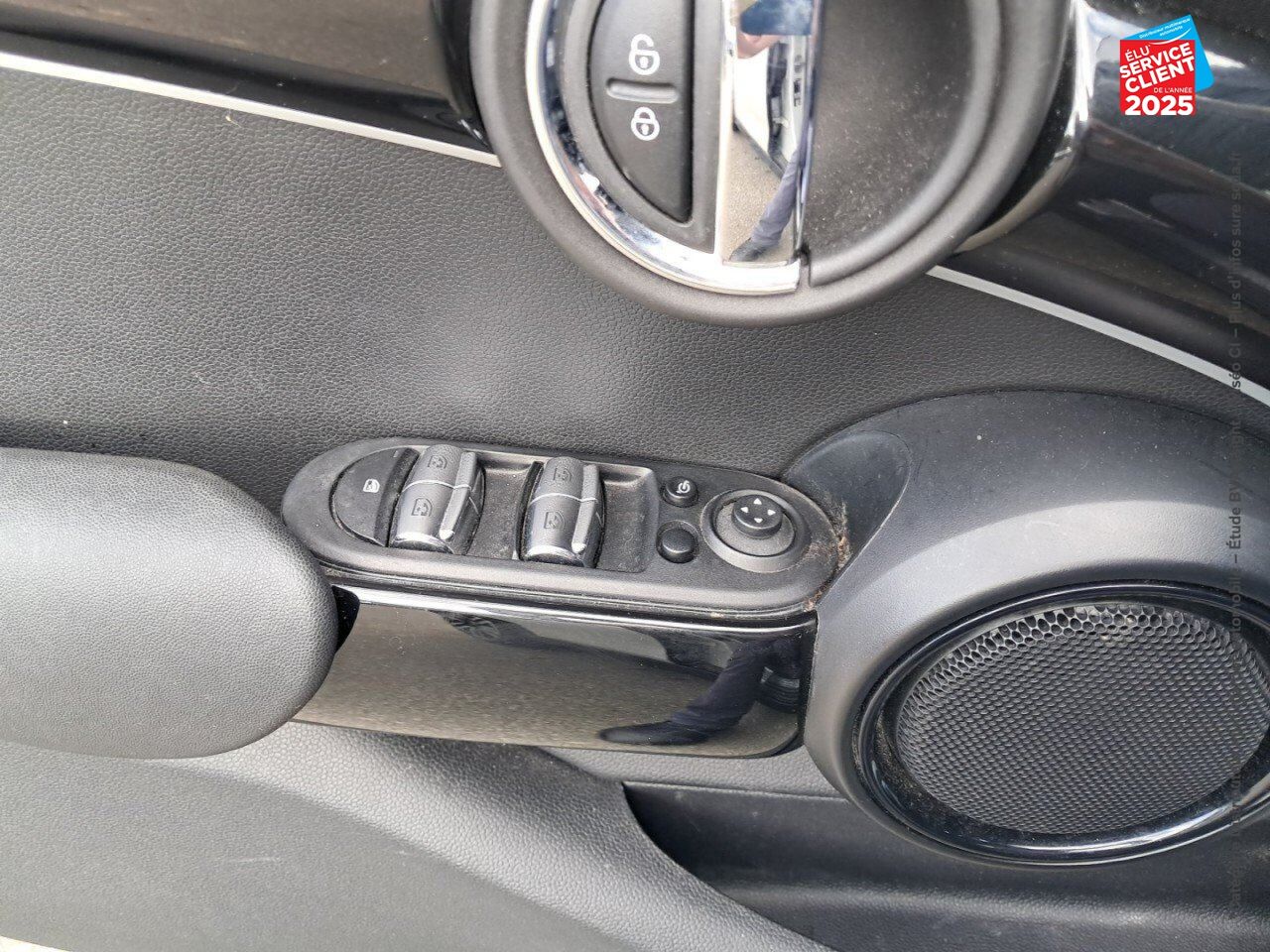 Véhicule d'occasion MINI MINI 5 PORTES COOPER 136CH EDITION PREMIUM BVA7 SIEGES CHAUF/CUIR GPS CAMERA CARPLAY chez Renault Saint-Louis
