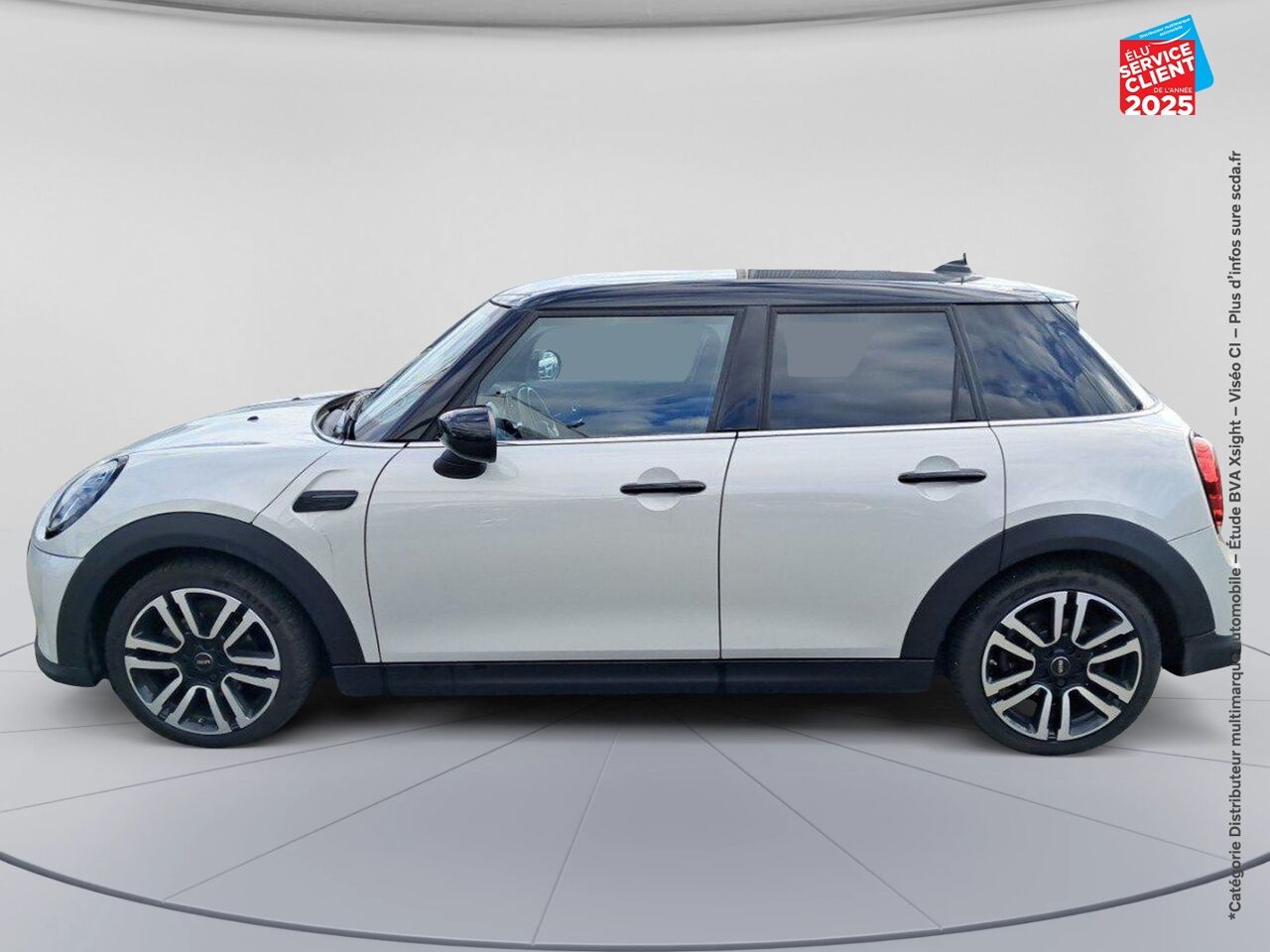 Véhicule d'occasion MINI MINI 5 PORTES COOPER 136CH EDITION PREMIUM BVA7 SIEGES CHAUF/CUIR GPS CAMERA CARPLAY chez Renault Saint-Louis