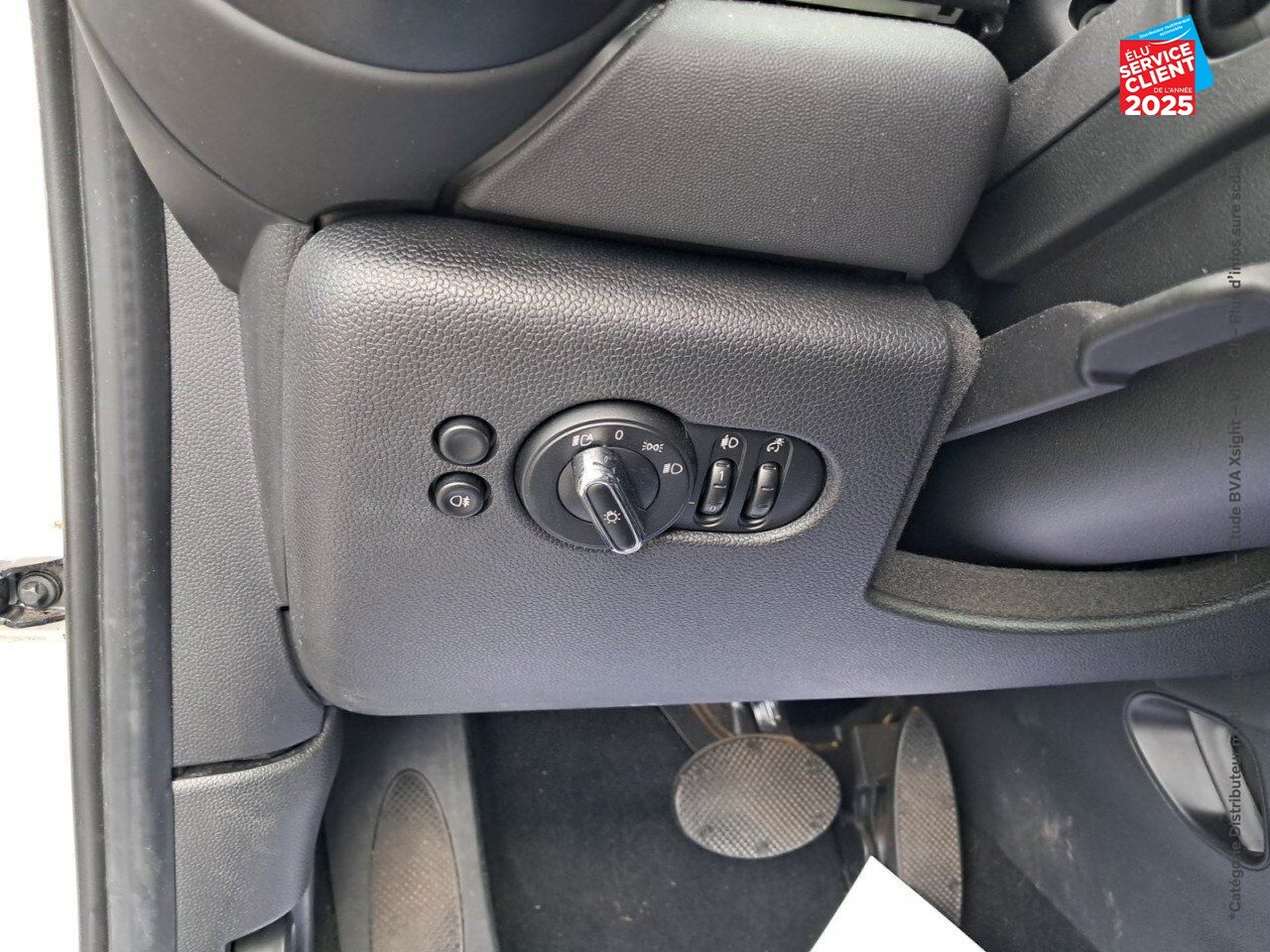 Véhicule d'occasion MINI MINI 5 PORTES COOPER 136CH EDITION PREMIUM BVA7 SIEGES CHAUF/CUIR GPS CAMERA CARPLAY chez Renault Saint-Louis