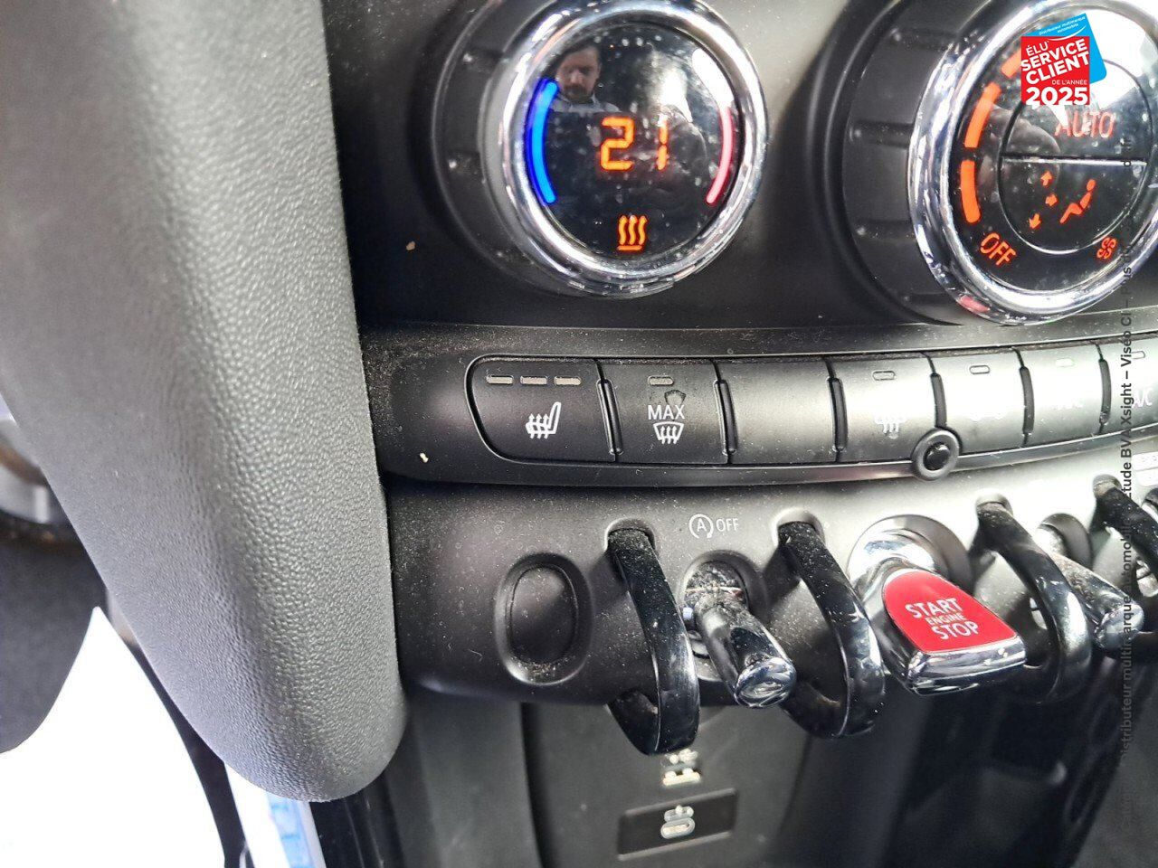 Véhicule d'occasion MINI MINI 5 PORTES COOPER 136CH EDITION PREMIUM BVA7 SIEGES CHAUF/CUIR GPS CAMERA CARPLAY chez Renault Saint-Louis