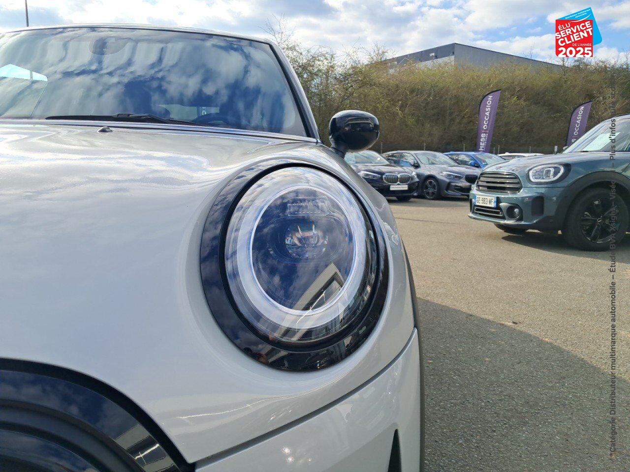 Véhicule d'occasion MINI MINI 5 PORTES COOPER 136CH EDITION PREMIUM BVA7 SIEGES CHAUF/CUIR GPS CAMERA CARPLAY chez Renault Saint-Louis