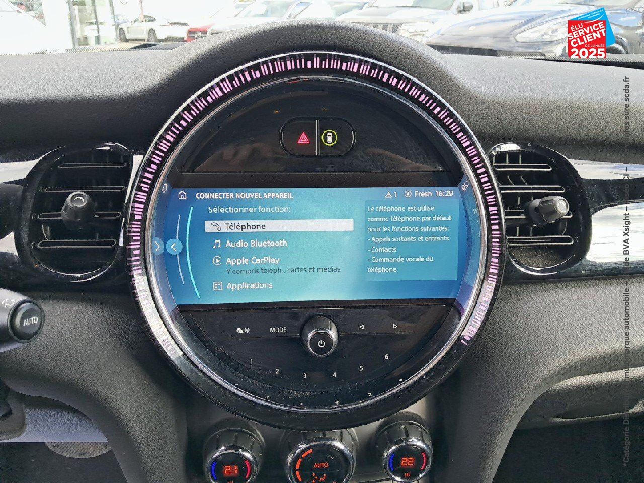 Véhicule d'occasion MINI MINI 5 PORTES COOPER 136CH EDITION PREMIUM BVA7 SIEGES CHAUF/CUIR GPS CAMERA CARPLAY chez Renault Saint-Louis