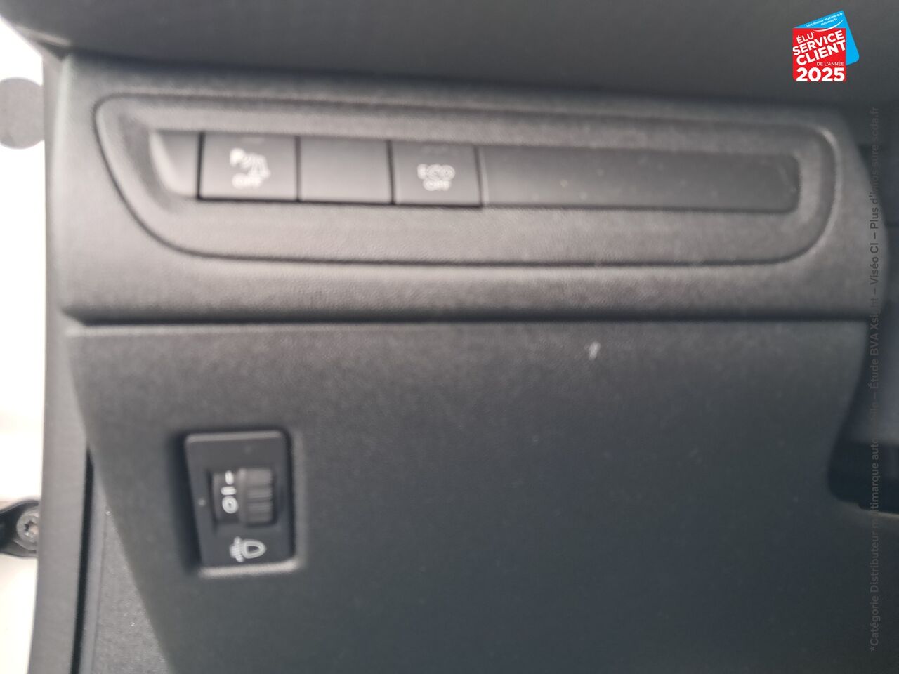 Véhicule d'occasion PEUGEOT 2008 1.2 PURETECH 110CH E6.C CROSSWAY SS EAT6 chez Dacia Montbéliard