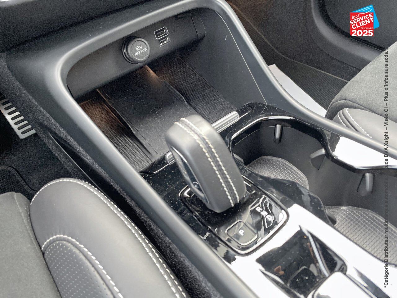 Véhicule d'occasion VOLVO XC40 T3 163CH R-DESIGN GEARTRONIC 8 chez Volvo Epernay