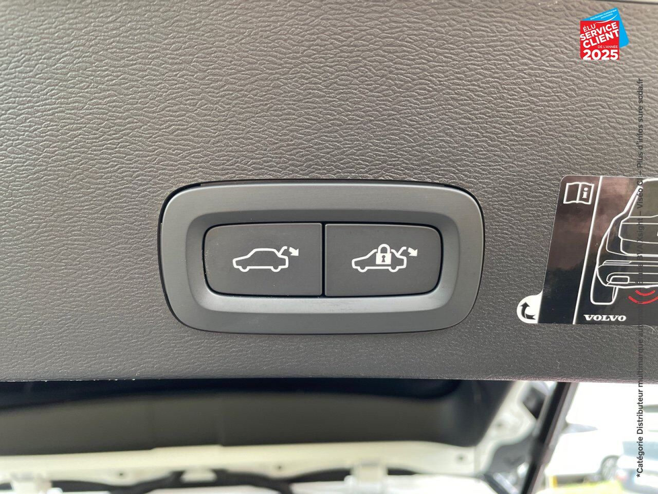 Véhicule d'occasion VOLVO XC40 T3 163CH R-DESIGN GEARTRONIC 8 chez Volvo Epernay