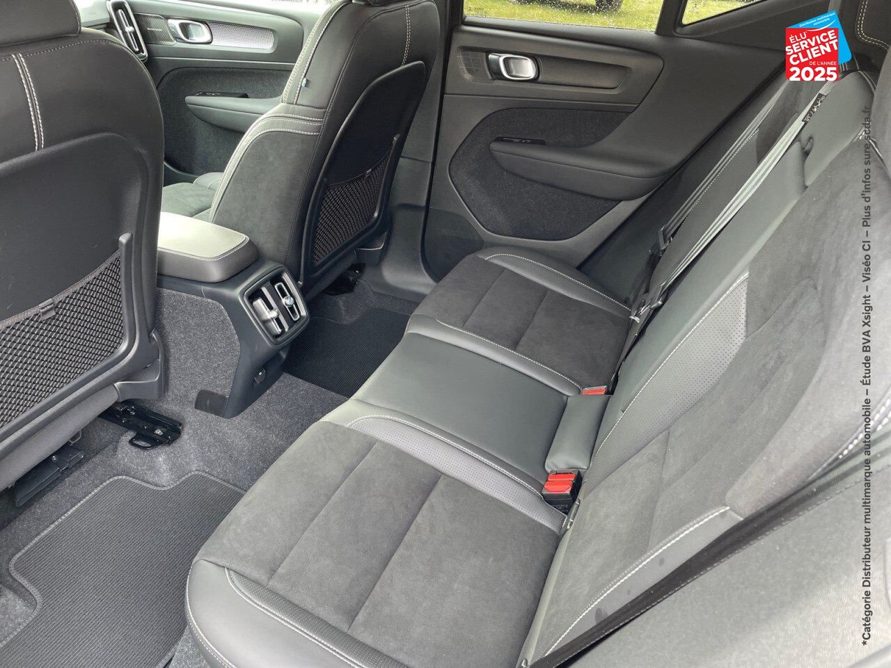 Véhicule d'occasion VOLVO XC40 T3 163CH R-DESIGN GEARTRONIC 8 chez Volvo Epernay