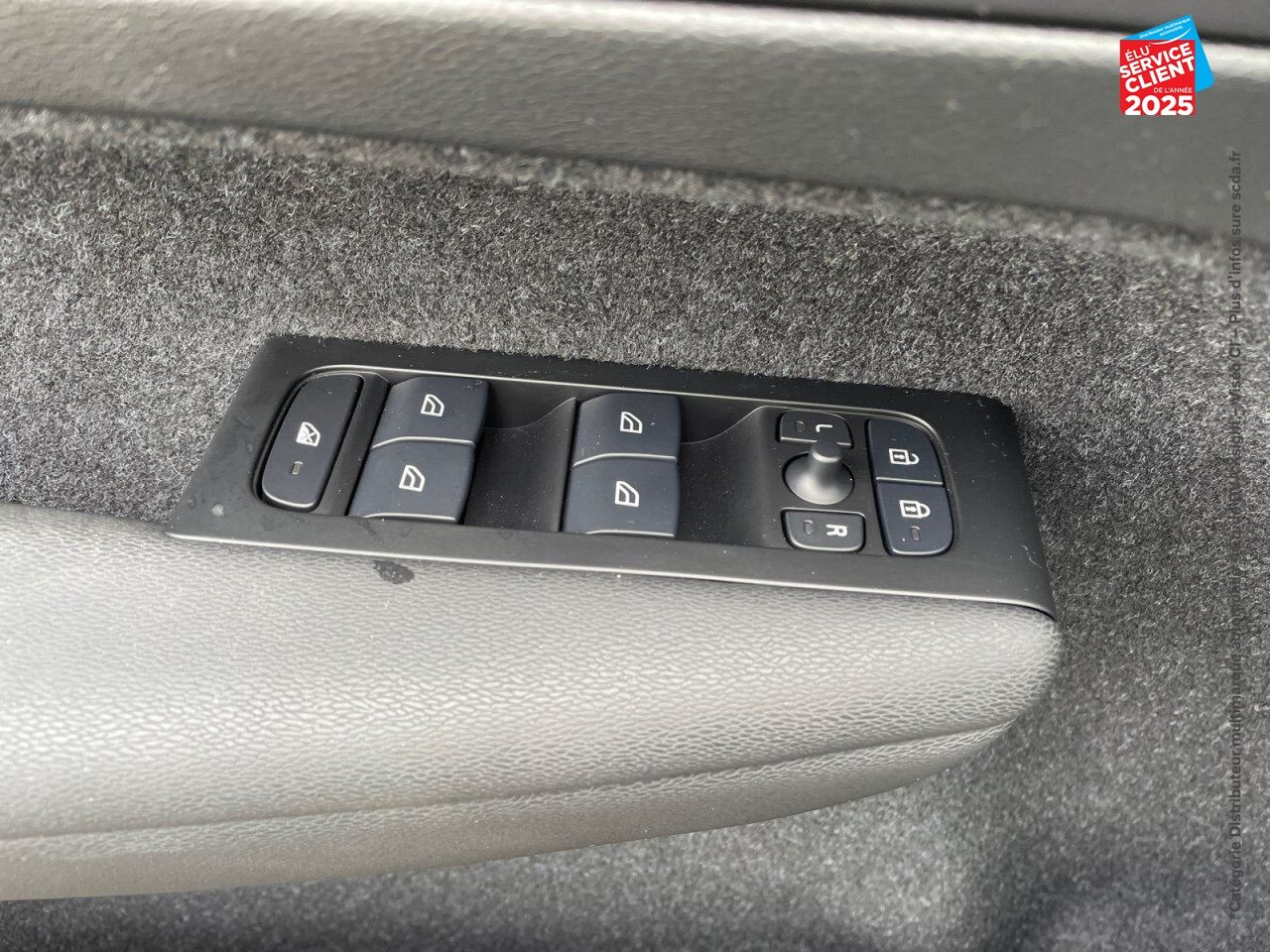 Véhicule d'occasion VOLVO XC40 T3 163CH R-DESIGN GEARTRONIC 8 chez Volvo Epernay