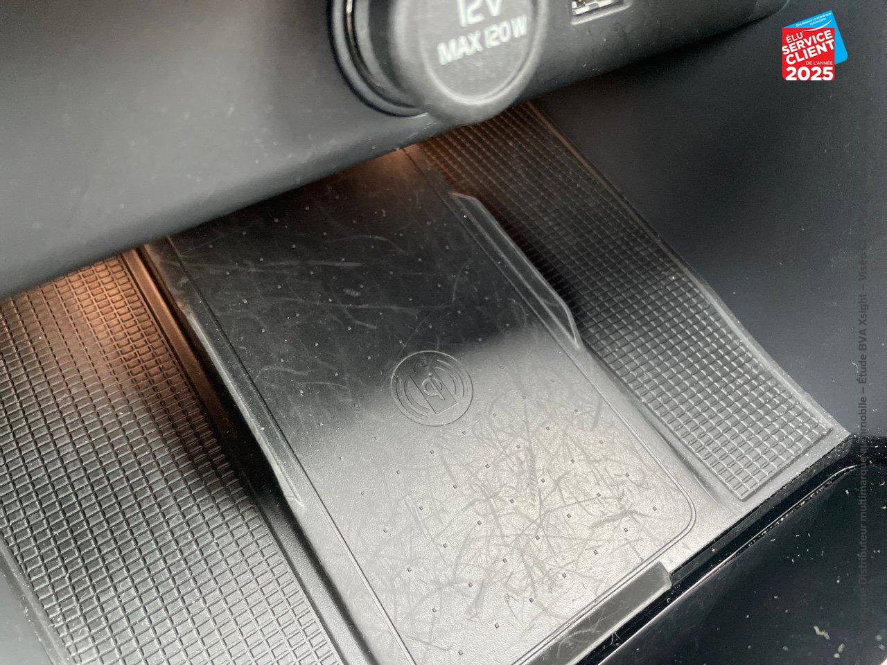Véhicule d'occasion VOLVO XC40 T3 163CH R-DESIGN GEARTRONIC 8 chez Volvo Epernay