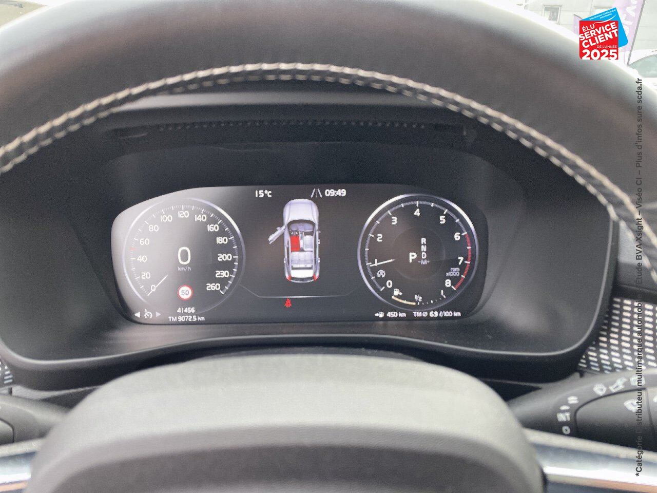 Véhicule d'occasion VOLVO XC40 T3 163CH R-DESIGN GEARTRONIC 8 chez Volvo Epernay