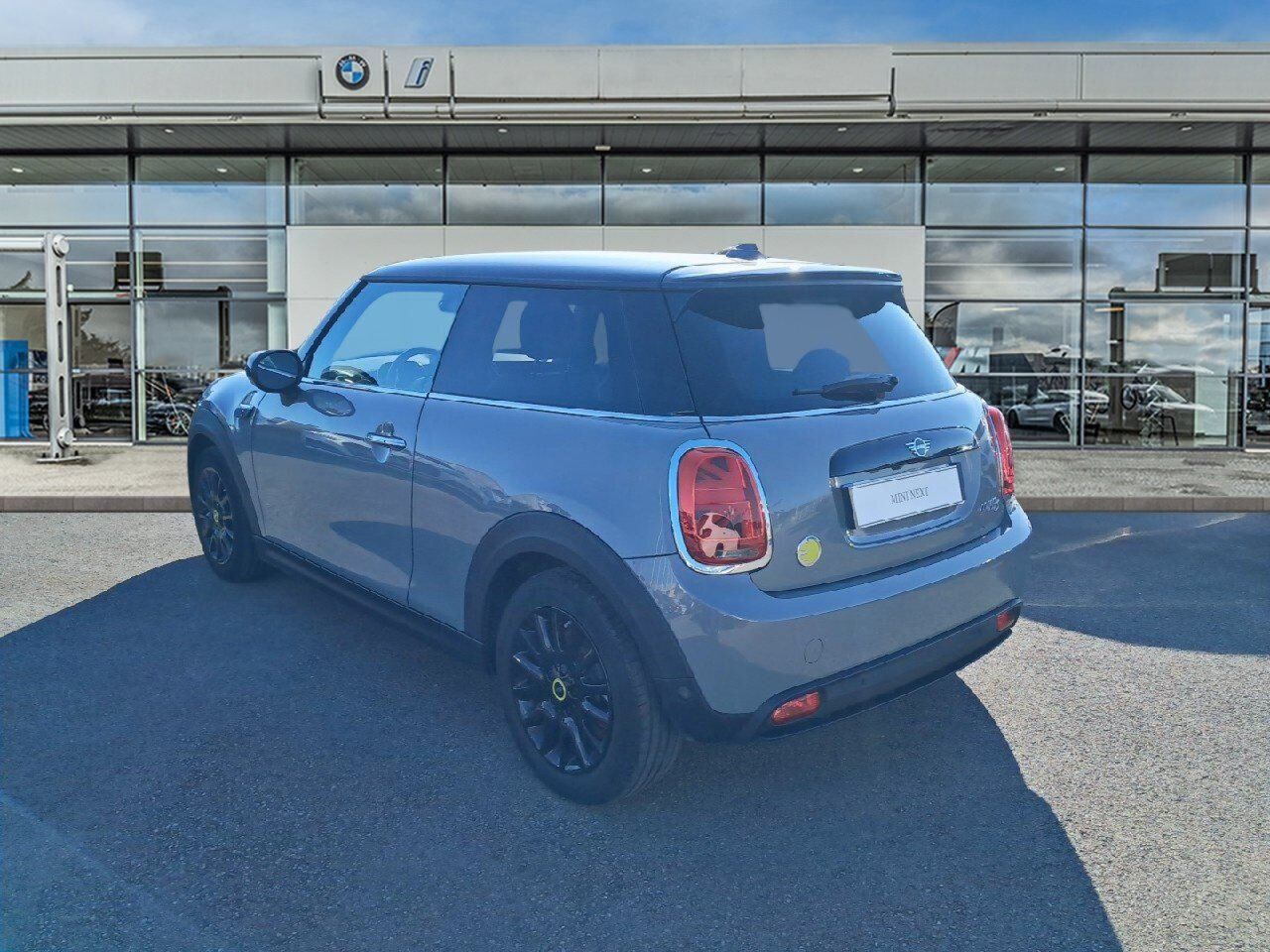 Véhicule d'occasion MINI MINI COOPER SE 184CH EDITION PREMIUM BVA 5CV SIEGES CHAUF GPS CAMERA chez BMW Pontarlier