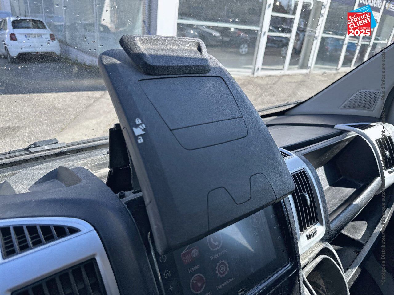 Véhicule d'occasion FIAT DUCATO BENNE 3.5 MAXI XL 2.3 MULTIJET 140CH ACIER DOUBLE CABINE PACK PRO NAV + COFFRE JPM E6D chez Renault Colmar