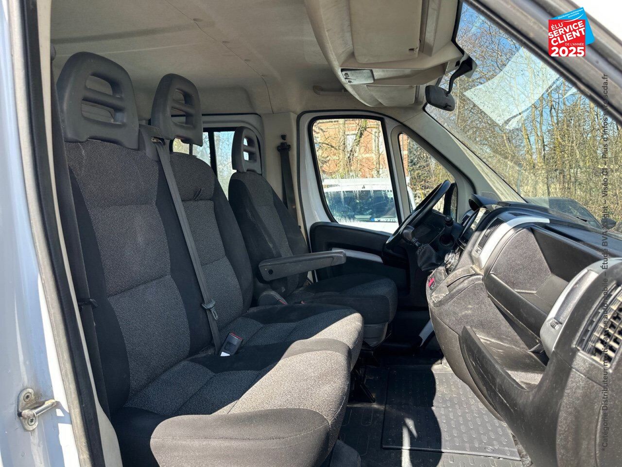 Véhicule d'occasion FIAT DUCATO BENNE 3.5 MAXI XL 2.3 MULTIJET 140CH ACIER DOUBLE CABINE PACK PRO NAV + COFFRE JPM E6D chez Renault Colmar