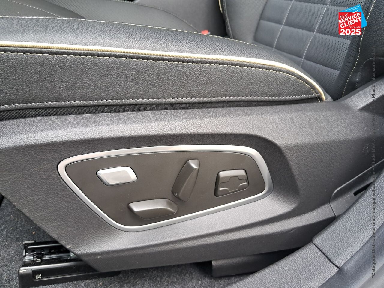 Véhicule d'occasion RENAULT MEGANE E-TECH ELECTRIC 220CH ICONIC AUTONOMIE CONFORT -24 chez Renault Colmar