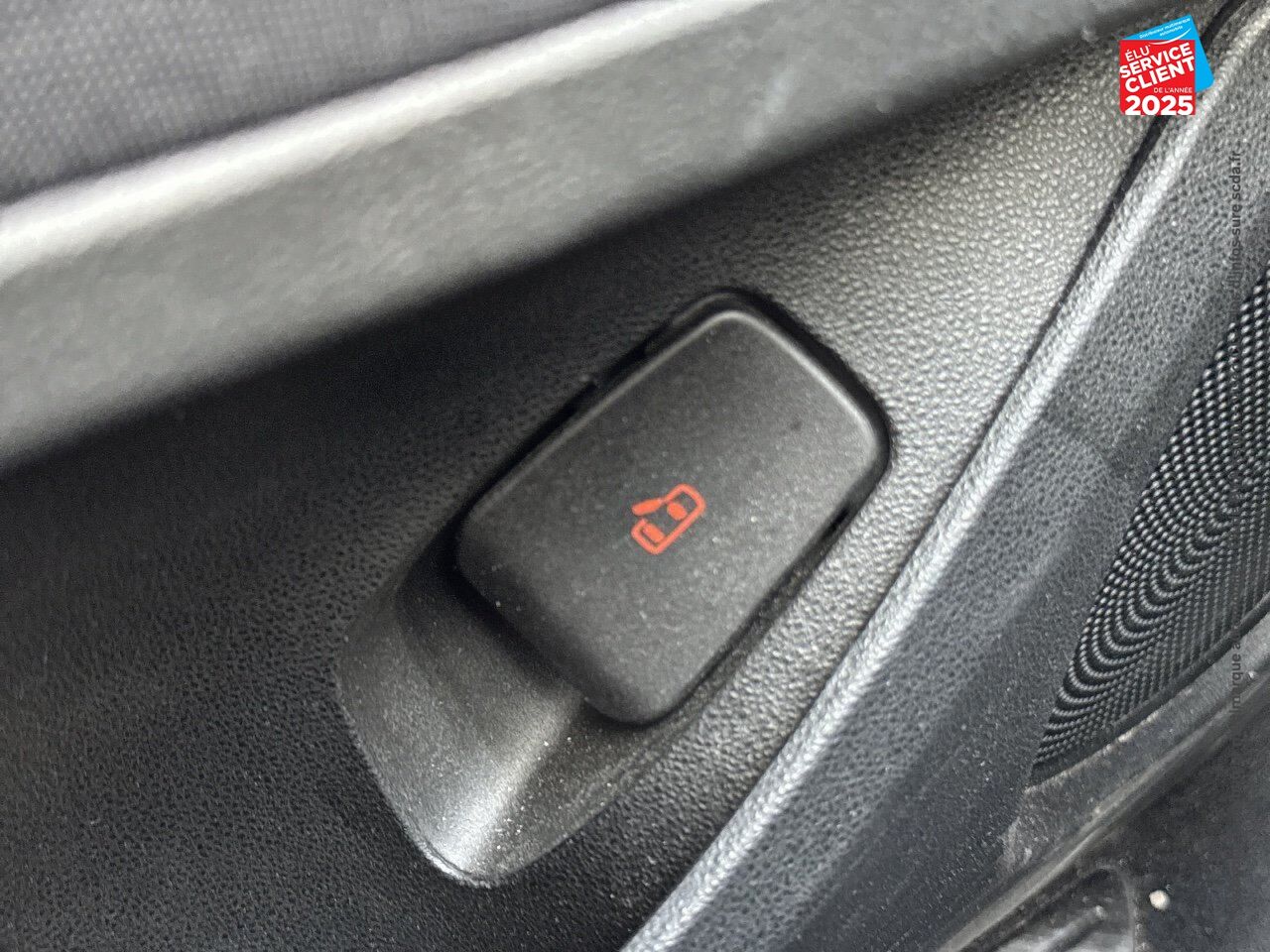 Véhicule d'occasion FIAT 500 3+1 E 118CH ICONE PLUS PACK MAGIC EYE chez Dacia Belfort