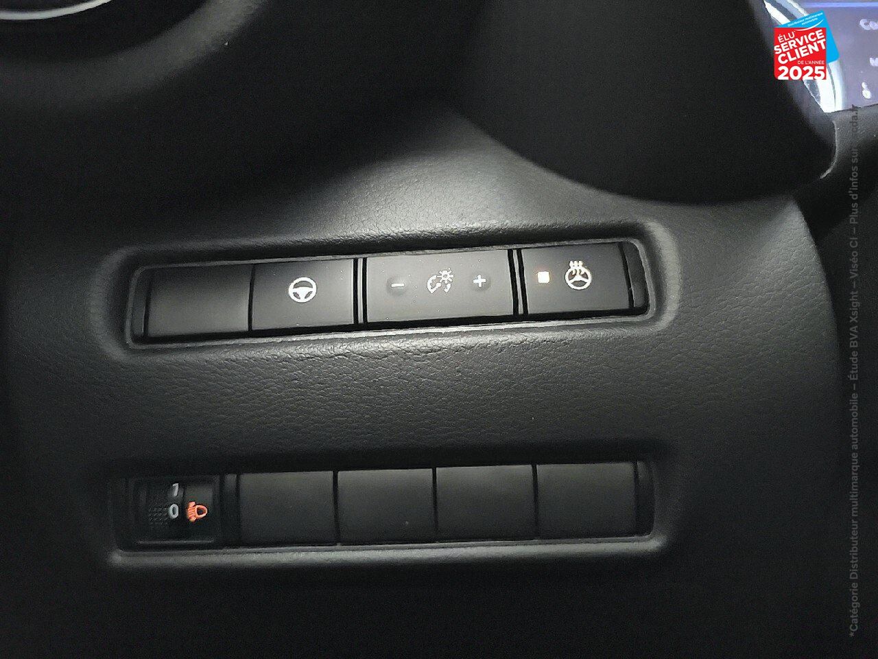Véhicule d'occasion NISSAN JUKE 1.6 HYBRID 143CH N-DESIGN 2023.5 SIEGES CHAUF/CUIR CAMERA BOSE chez Nissan Juke occasion