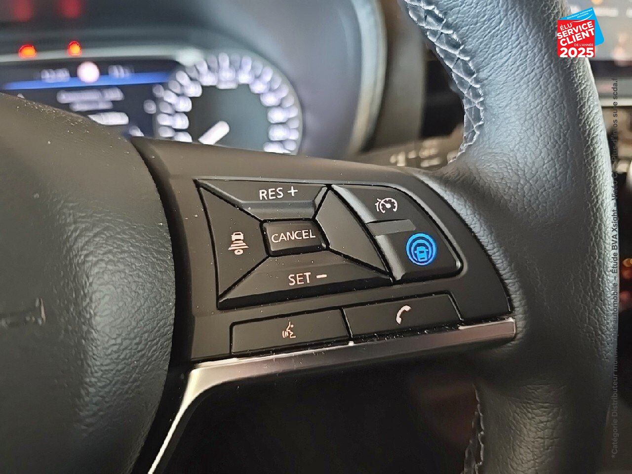 Véhicule d'occasion NISSAN JUKE 1.6 HYBRID 143CH N-DESIGN 2023.5 SIEGES CHAUF/CUIR CAMERA BOSE chez Nissan Juke occasion