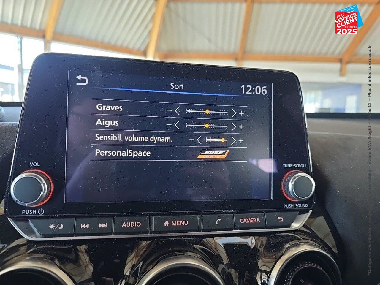 Véhicule d'occasion NISSAN JUKE 1.6 HYBRID 143CH N-DESIGN 2023.5 SIEGES CHAUF/CUIR CAMERA BOSE chez Nissan Juke occasion