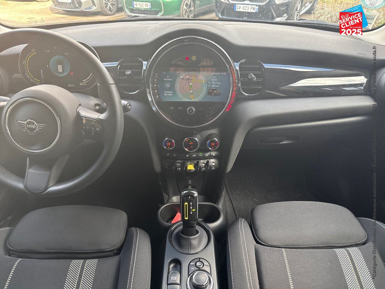 Véhicule d'occasion MINI MINI COOPER SE 184CH EDITION PREMIUM BVA 5CV SIEGES CHAUF GPS CAMERA chez BMW Pontarlier