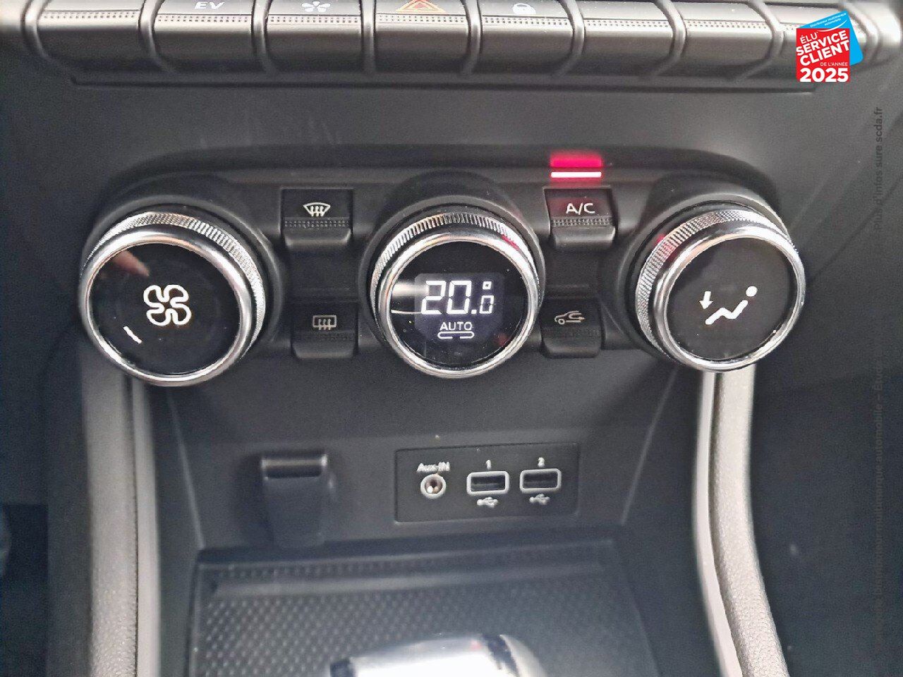 Véhicule d'occasion RENAULT CAPTUR 1.6 E-TECH HYBRIDE 145CH RIVE GAUCHE GPS CAMERA chez Renault Saint-Louis