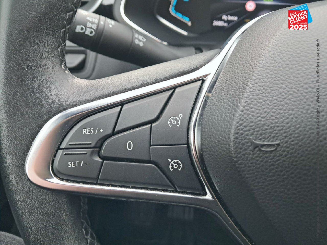Véhicule d'occasion RENAULT CAPTUR 1.6 E-TECH HYBRIDE 145CH RIVE GAUCHE GPS CAMERA chez Renault Saint-Louis