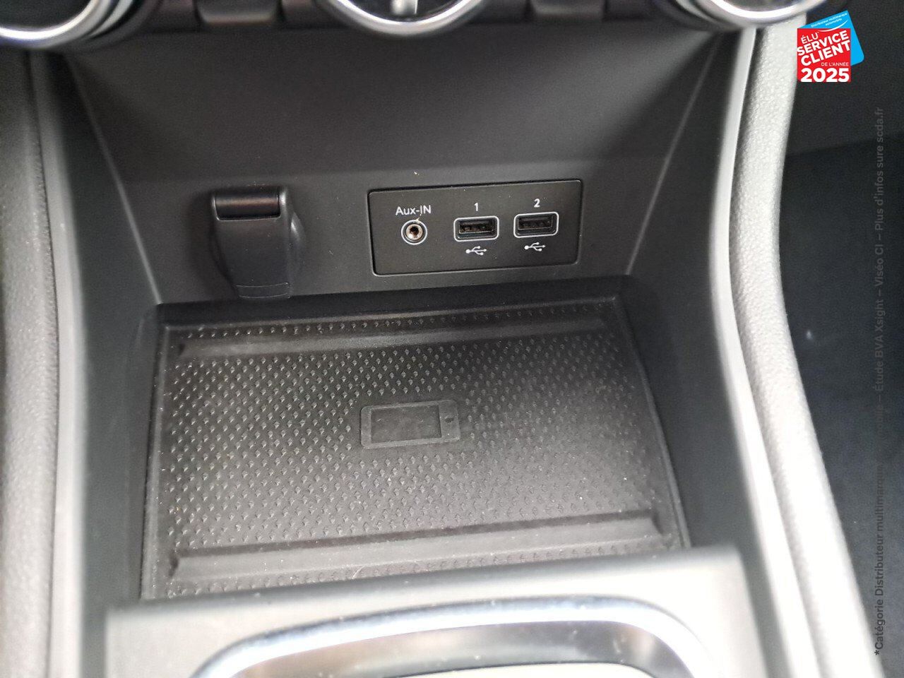 Véhicule d'occasion RENAULT CAPTUR 1.6 E-TECH HYBRIDE 145CH RIVE GAUCHE GPS CAMERA chez Renault Saint-Louis