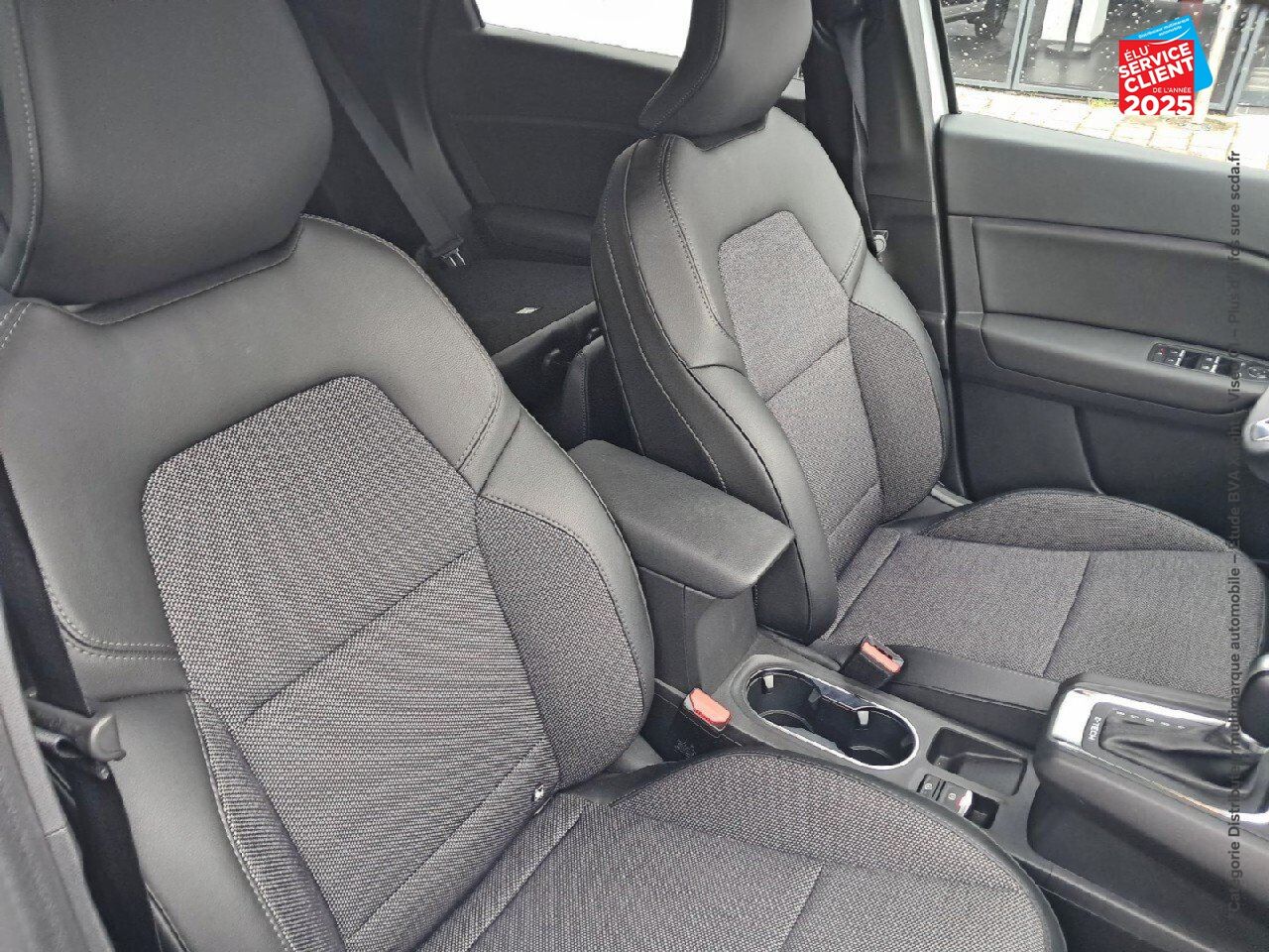 Véhicule d'occasion RENAULT CAPTUR 1.6 E-TECH HYBRIDE 145CH RIVE GAUCHE GPS CAMERA chez Renault Saint-Louis