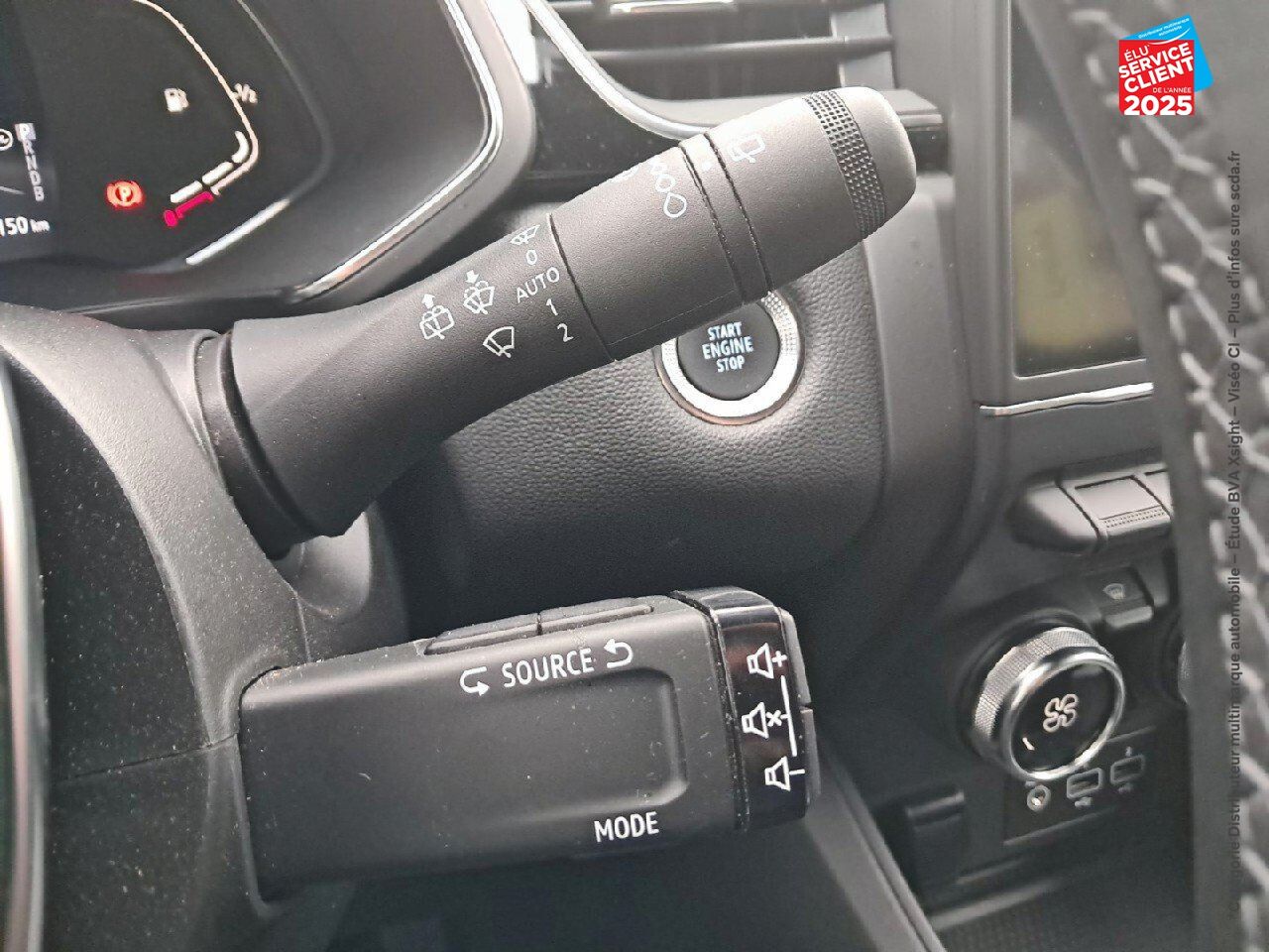 Véhicule d'occasion RENAULT CAPTUR 1.6 E-TECH HYBRIDE 145CH RIVE GAUCHE GPS CAMERA chez Renault Saint-Louis
